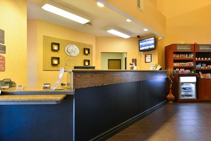 Comfort Suites Monroe Bagian luar foto