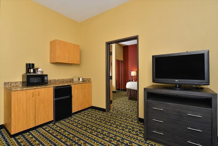Comfort Suites Monroe Bagian luar foto