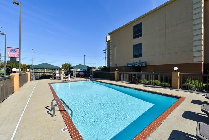 Comfort Suites Monroe Bagian luar foto
