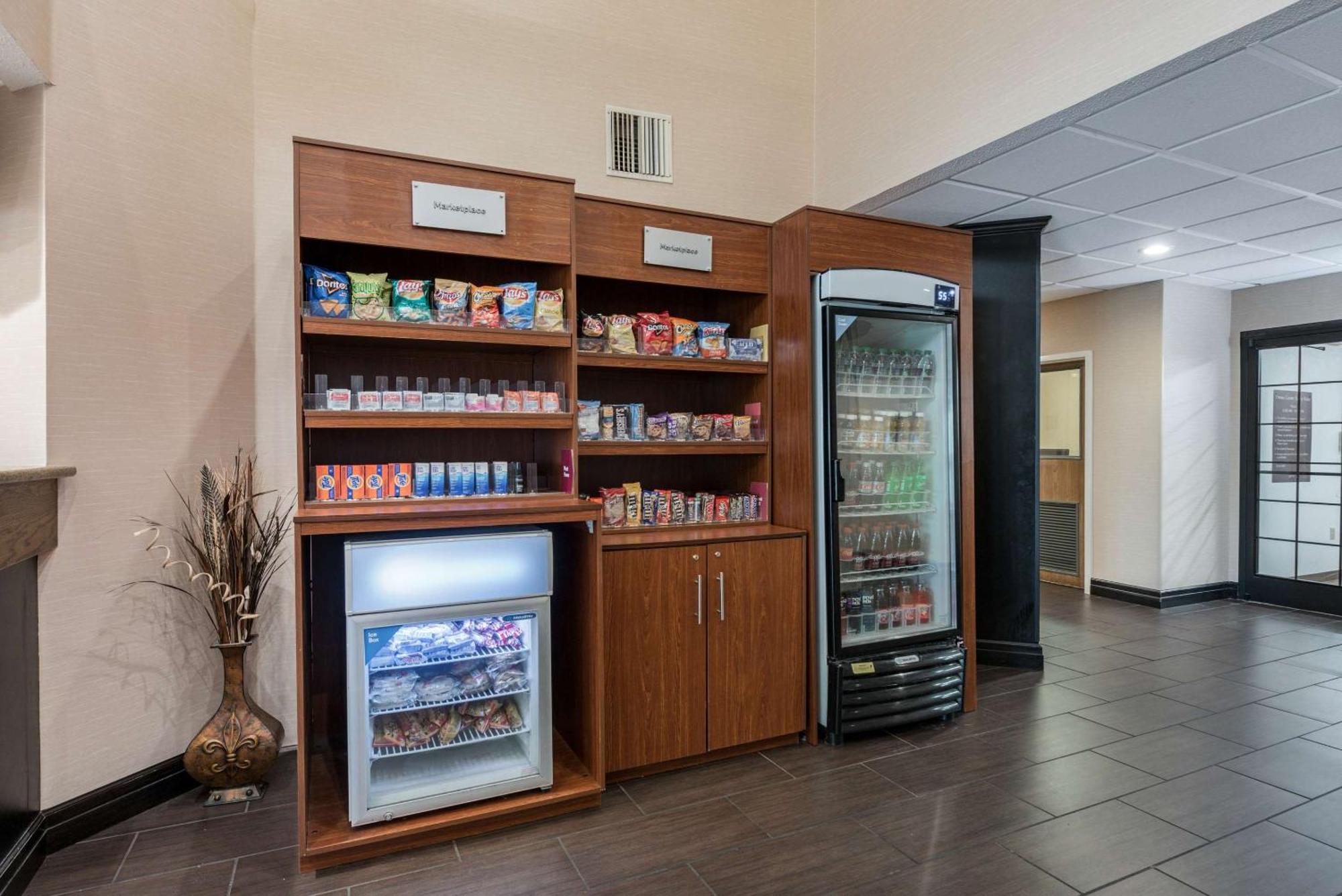 Comfort Suites Monroe Bagian luar foto
