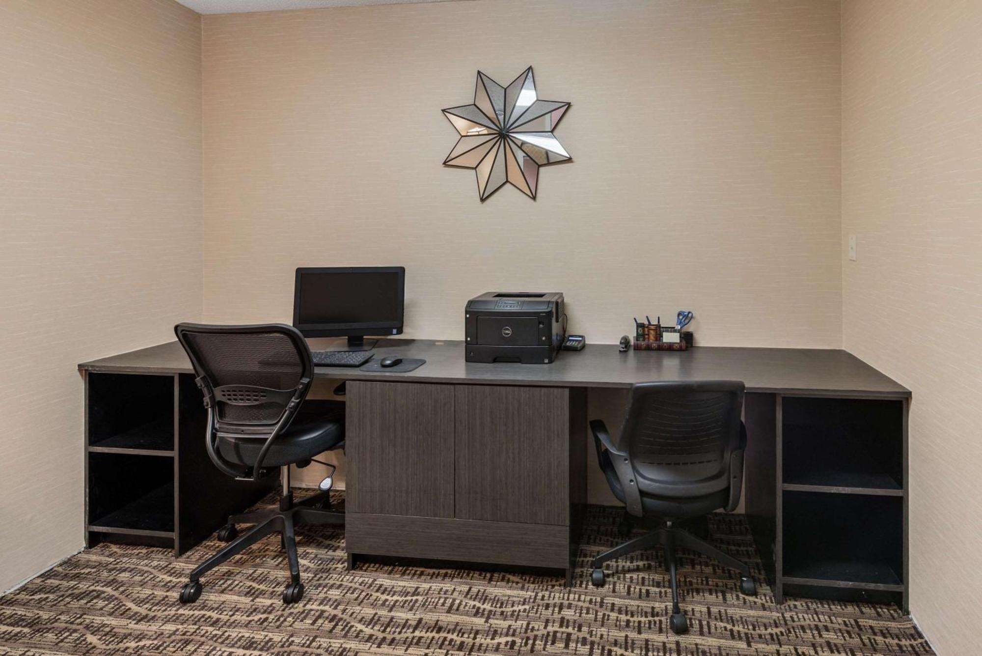 Comfort Suites Monroe Bagian luar foto
