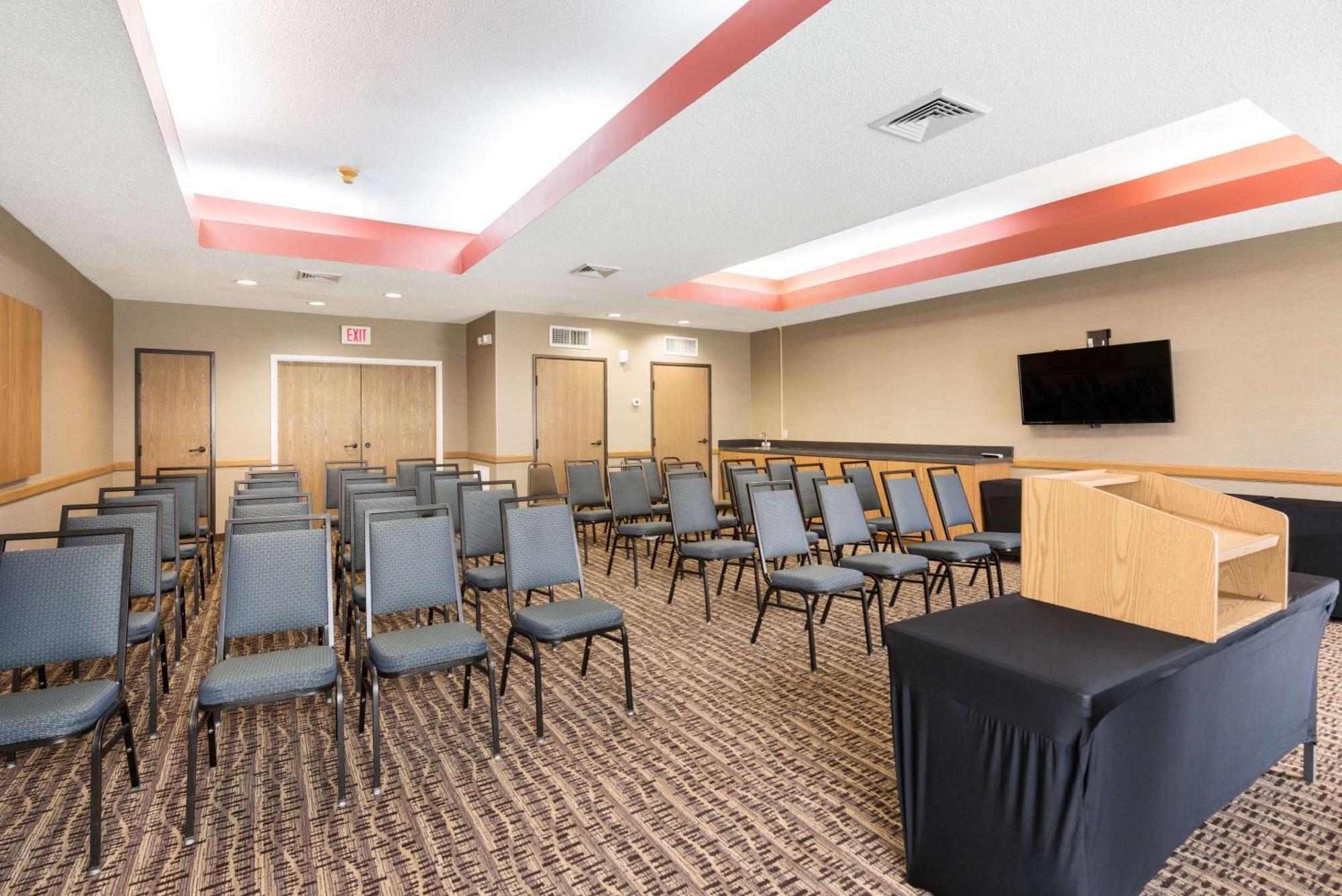 Comfort Suites Monroe Bagian luar foto