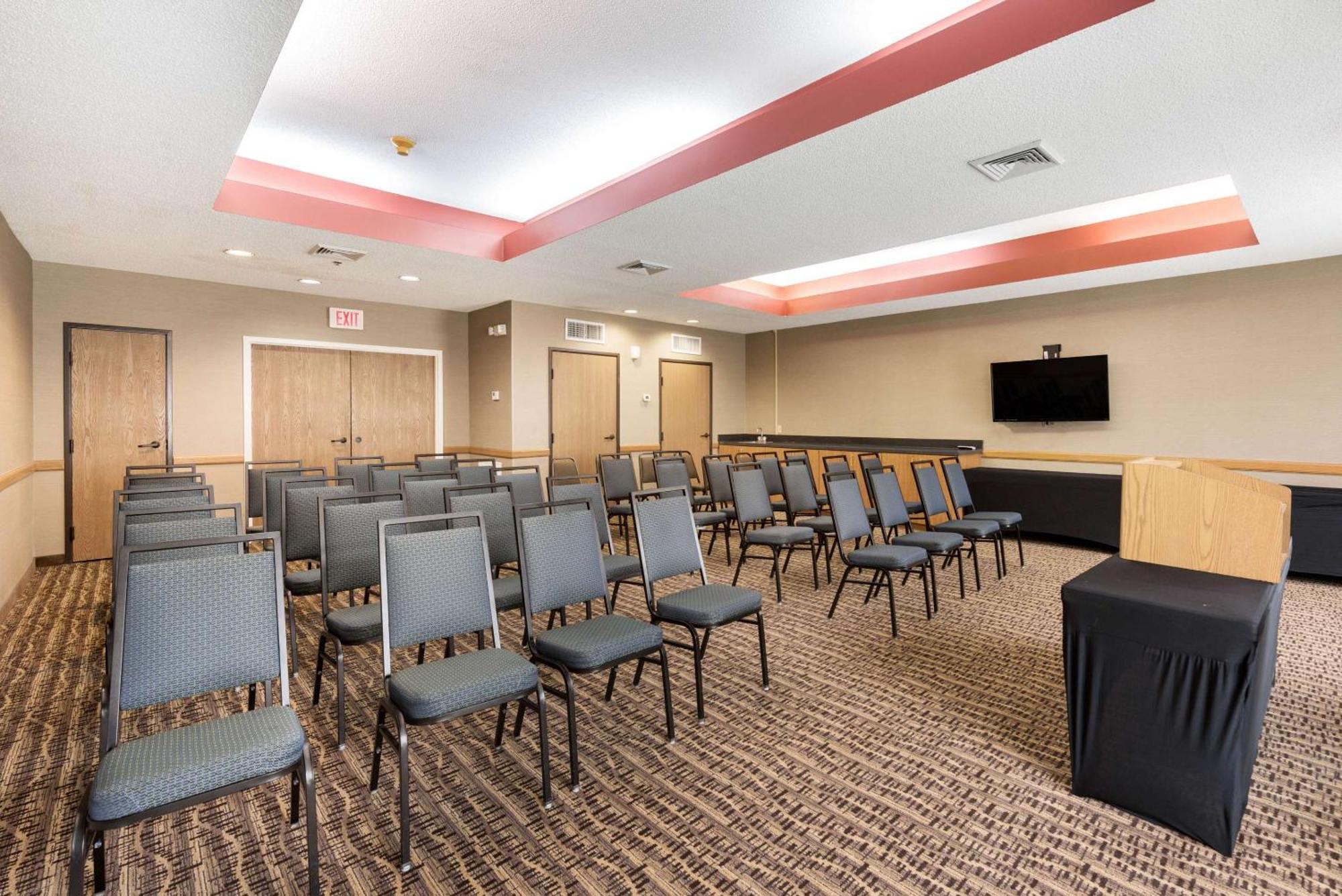 Comfort Suites Monroe Bagian luar foto
