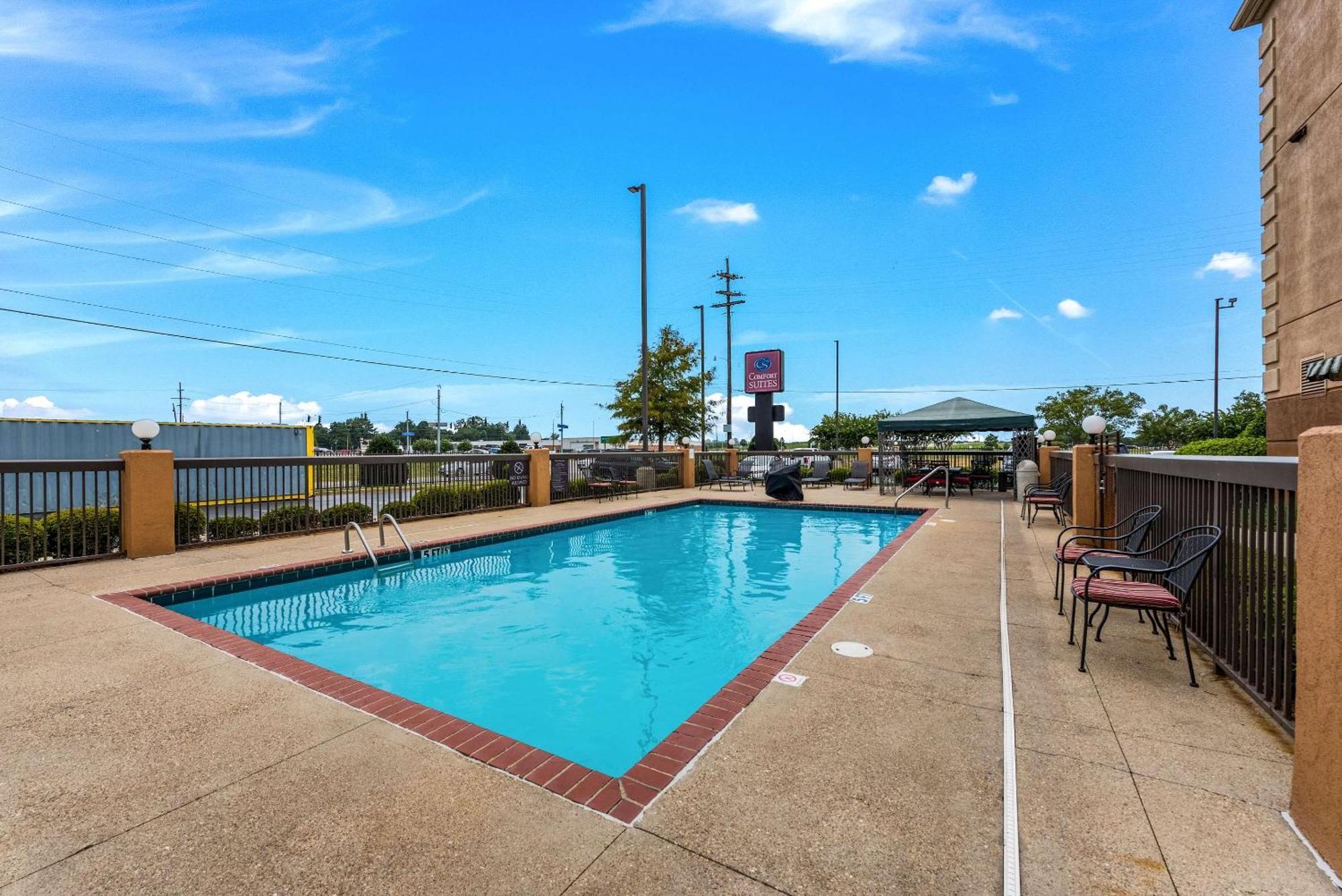 Comfort Suites Monroe Bagian luar foto