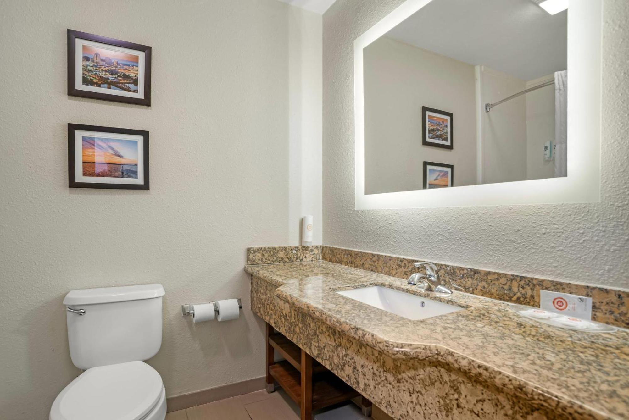 Comfort Suites Monroe Bagian luar foto