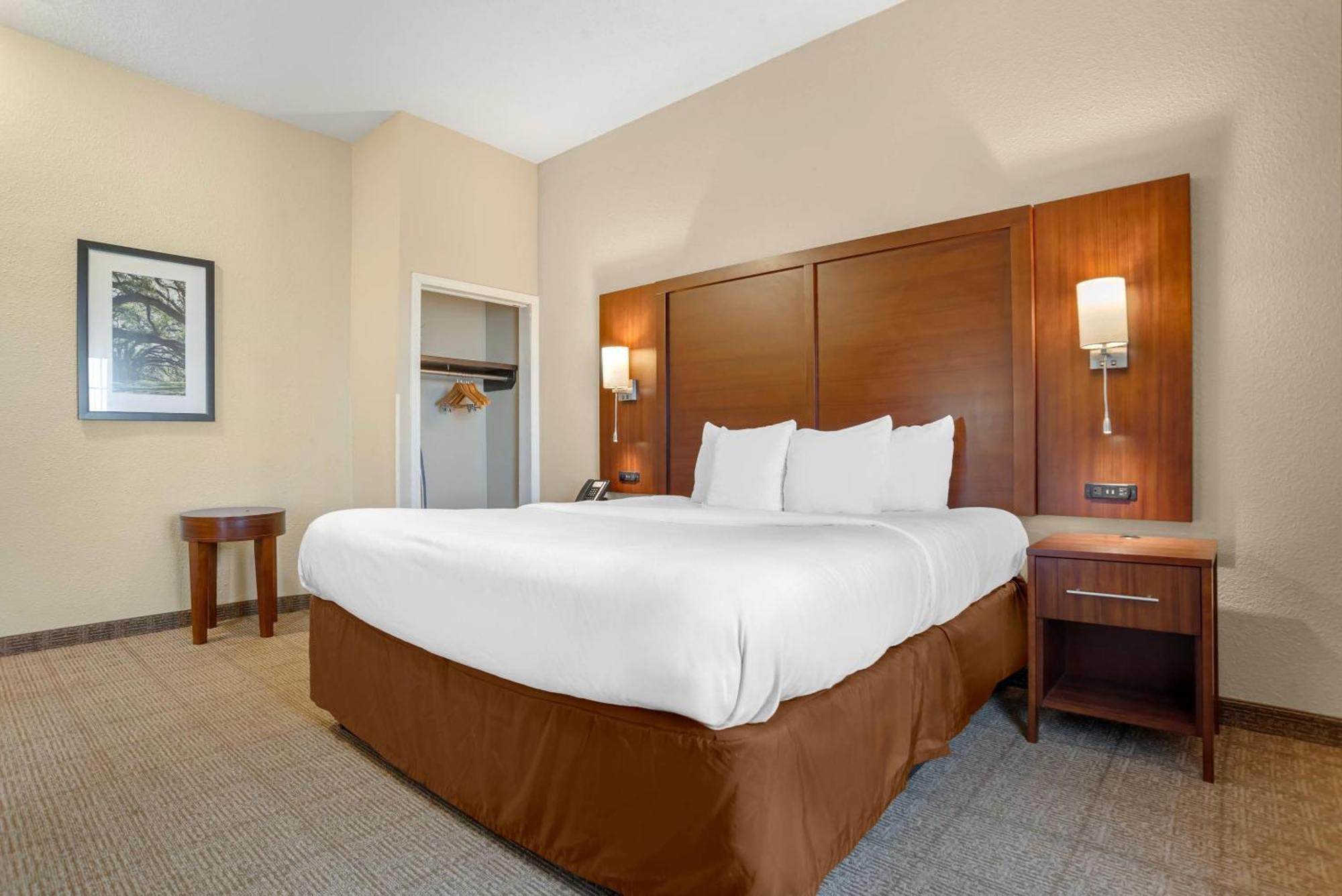 Comfort Suites Monroe Bagian luar foto