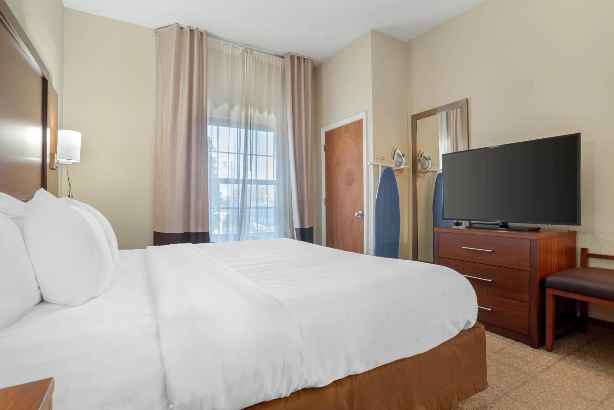 Comfort Suites Monroe Bagian luar foto