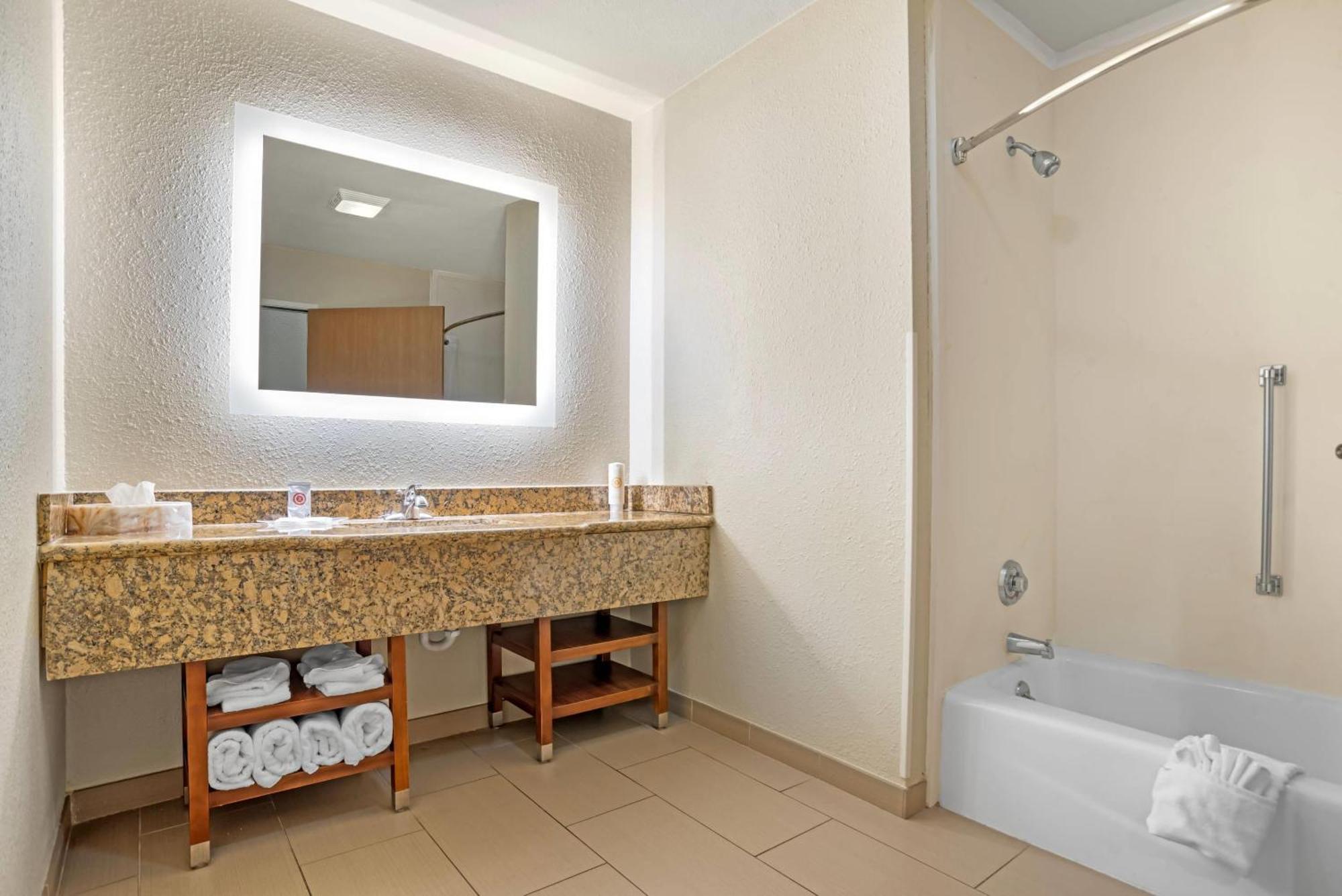 Comfort Suites Monroe Bagian luar foto